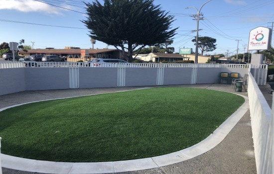 Welcome To Pacific Inn Monterey - Dog Play Area